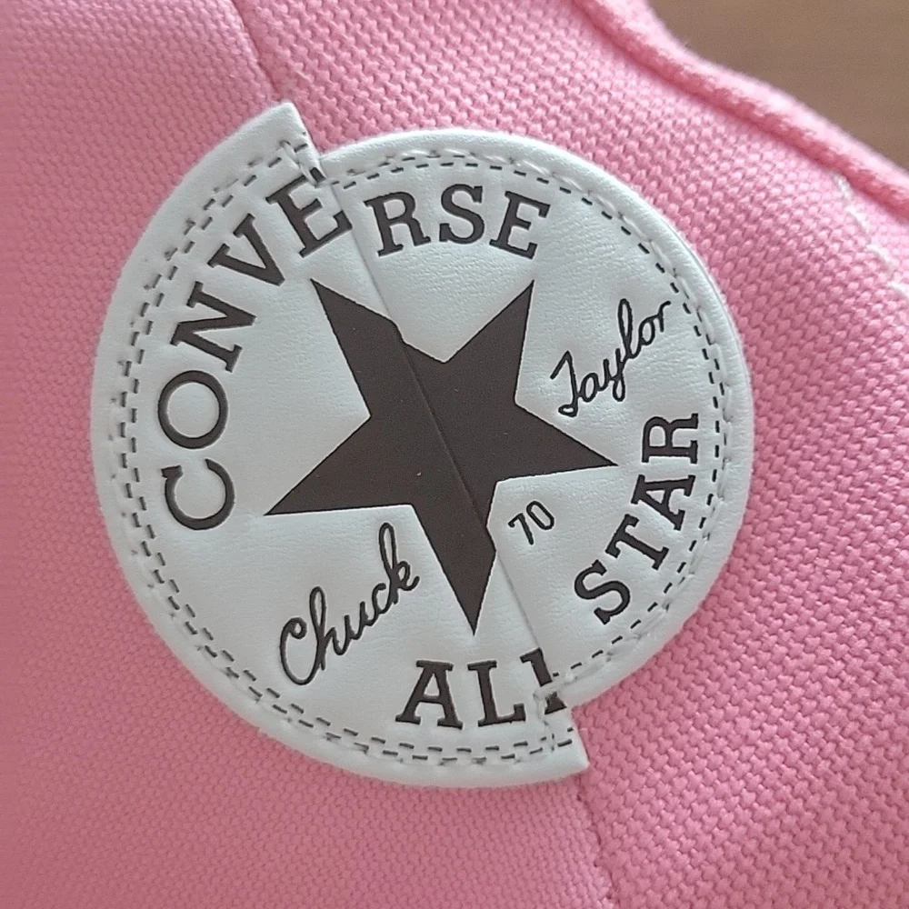 Converse Women's Pink High-Top Sneakers. brand new in the box no lid authentic